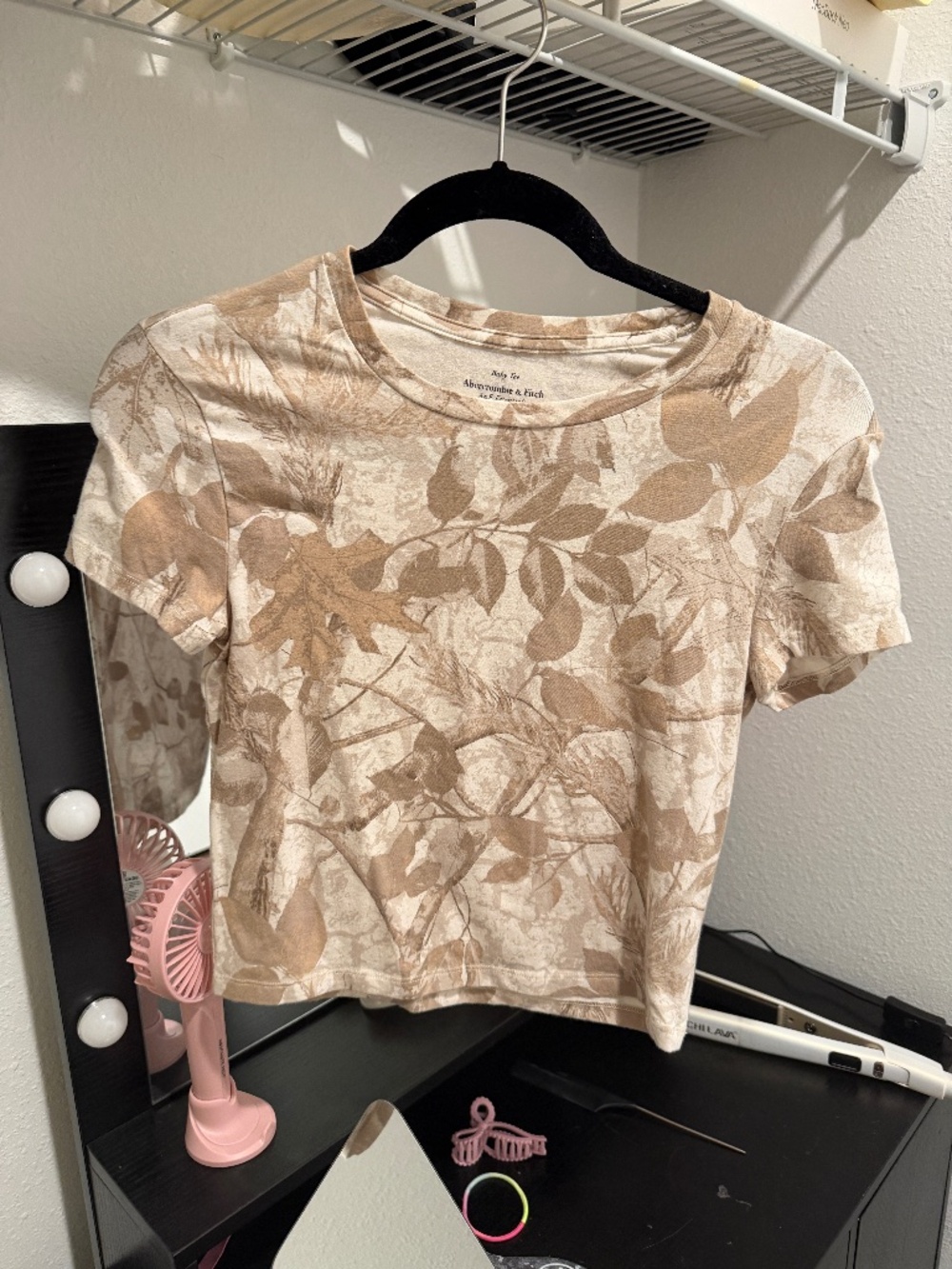 Abercrombie Camo Baby Tee 🖤💚